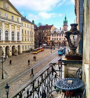 Luxury apartment with view to City Hall, Lviv - apartment by the day