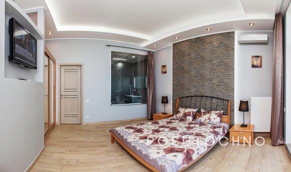 2 bedroom apartment, 'Hi-Tech', Odessa - apartment by the day