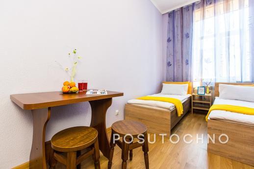 Modern 2BR Apartment in Central Lviv, Lviv - apartment by the day