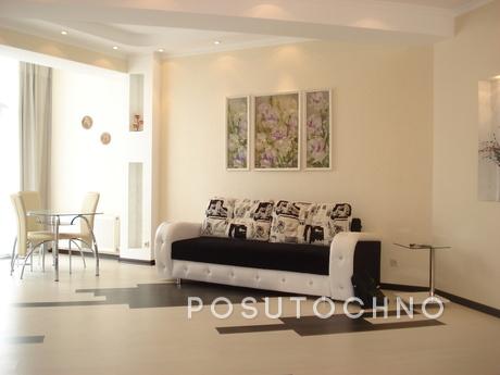 I rent an apartment in new building in the center of Yalta, 