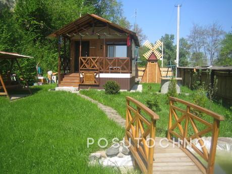 Wooden house (36 sq. M.) On the Dnieper 50 meters from the D