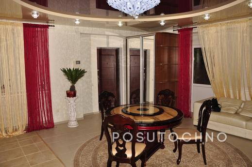 House 10 st.B.Fontana, Odessa - apartment by the day