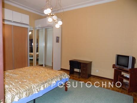 Двухкомнатная квартира 90м 6 мест Центр, Одесса - квартира посуточно