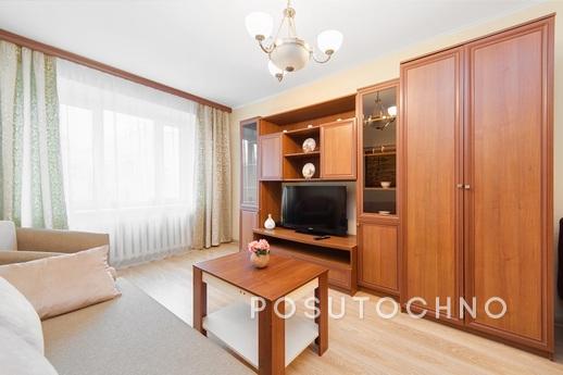 For rent 2 bedroom apartment st. M Kiev (2 min walk) on the 