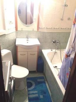 At night, hours, days. Metro nearby. A spacious room with a 