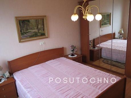 Comfortable spacious apartment is located near the metro sta