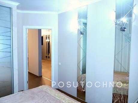 Stylish 2 bedroom apartment, Mykolaiv - apartment by the day