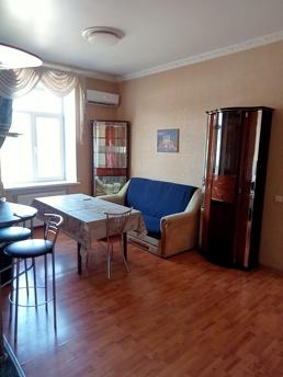 Здаються кімнати в 5-ти кімнатній квартирі в центрі міста на