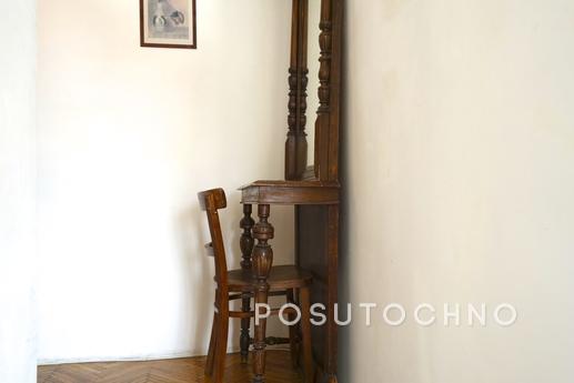 Spacious studio apartment near metro, Moscow - apartment by the day