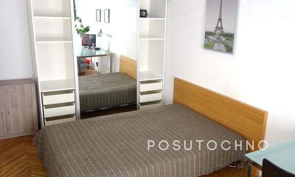 Spacious studio apartment near metro, Moscow - apartment by the day