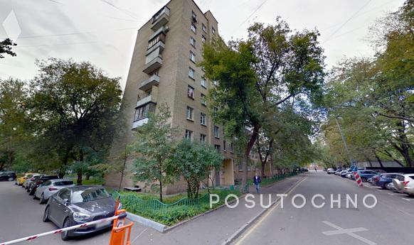 Spacious studio apartment near metro, Moscow - apartment by the day