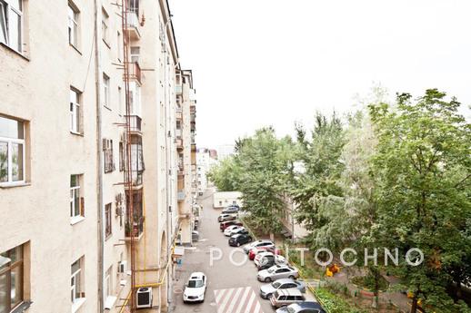 A huge apartment near the metro, Москва - квартира подобово