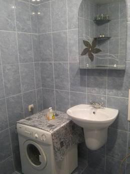 2 кімнатна квартира в самому центрі, Горлівка - квартира подобово