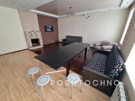 5-room apartment in a guest house A spacious 5-room apartment (212 square meters) is available