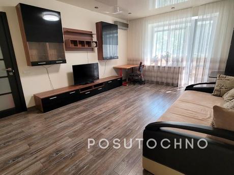 Daily rent 3-room apartment in Pechersk, Lesi Ukrainky, Kyiv - apartment by the day