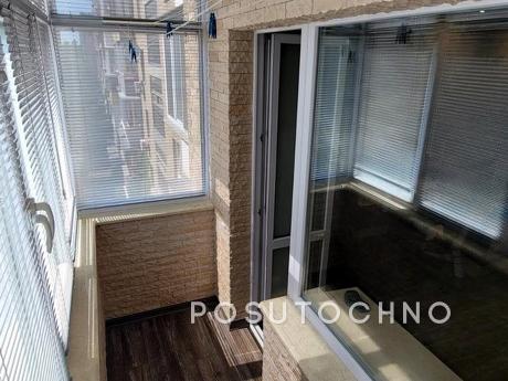 Daily rent 3-room apartment in Pechersk, Lesi Ukrainky, Kyiv - apartment by the day