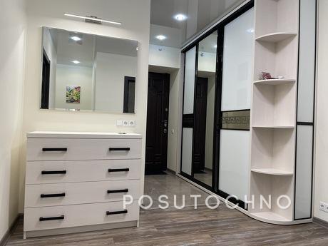 Daily rent 3-room apartment in Pechersk, Lesi Ukrainky, Kyiv - apartment by the day