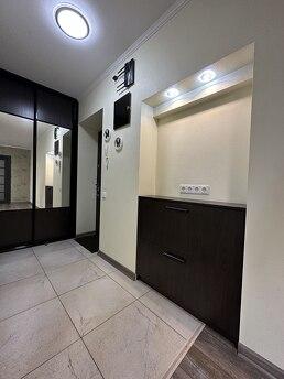 Podobovo, Lesi Ukrainki Boulevard (hospital, Kyiv - apartment by the day