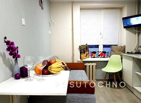 New, clean, comfortable studio suitable for 1-2 people. It i