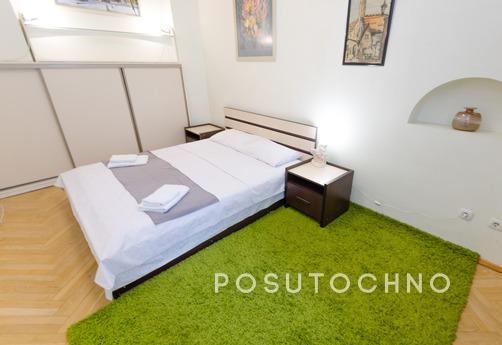 Apartment with 2 bedrooms on Tolstoy, Kyiv - apartment by the day