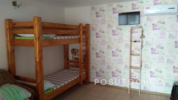 House with all amenities, all year round, Henichesk - apartment by the day