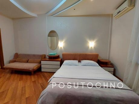 Героев Сталинграда 4 на 2 этаже кирпичного 14-этажного дома 