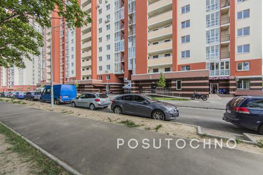 Светлая квартира в новом доме возле НАУ, Киев - квартира посуточно