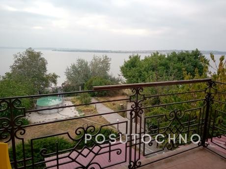 Cottage over the river for rent, Mykolaiv - apartment by the day