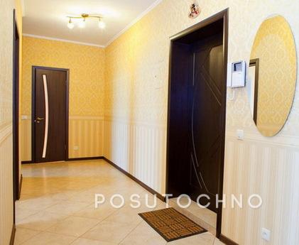 Large 2-bedroom, 1 minute subway Pozniak, Kyiv - apartment by the day