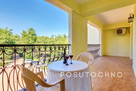 Deluxe beachfront apartment with bass, Gelendzhik - apartment by the day