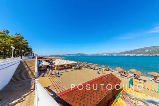 Deluxe beachfront apartment with bass, Gelendzhik - apartment by the day