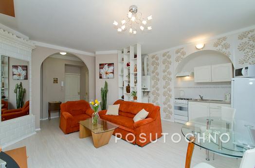 3 min. Independence Square, Khreschatyk, Kyiv - apartment by the day