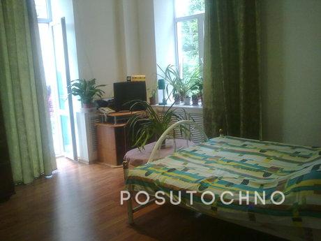 Own 1BR apartment, hourly in the city center (metro Leo Tols