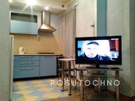 Spacious apartment with high ceilings and French balkonom.Bo