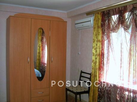 Apartment with three bedrooms, Kyiv - apartment by the day