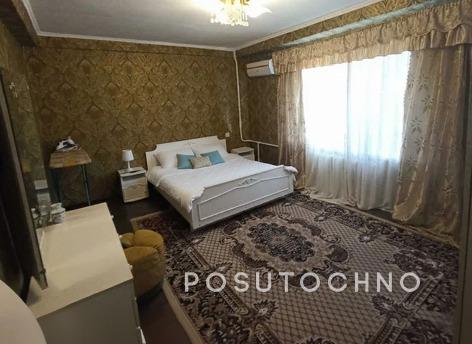4-кімнатні апартаменти з 3-ма спальнями, Київ - квартира подобово