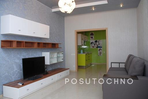 Cozy bright one bedroom apartment with renovated in 2011. Lo