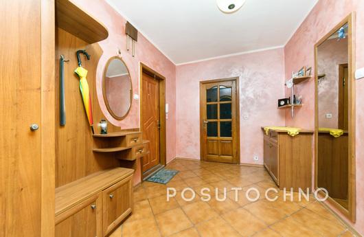 For daily rent 2 rooms m. Poznyaki, 5 pl, Kyiv - apartment by the day