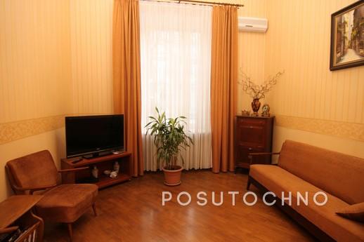 Little comfort in the heart of the city., Odessa - apartment by the day