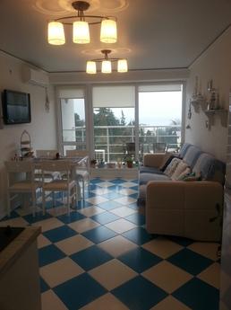 2 bedroom apartment 200m from the sea, Alushta - apartment by the day