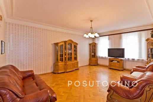 Two-bedroom apartment in the center, Saint Petersburg - apartment by the day