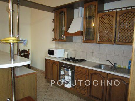 3-bedroom apartment near the Opera House, Odessa - apartment by the day