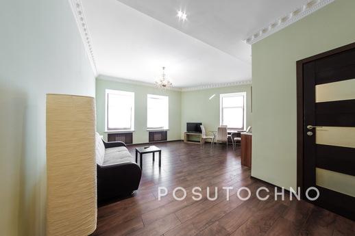 Elegant apartment on Nevsky 81, Saint Petersburg - apartment by the day