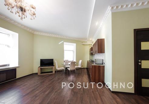 Elegant apartment on Nevsky 81, Saint Petersburg - apartment by the day