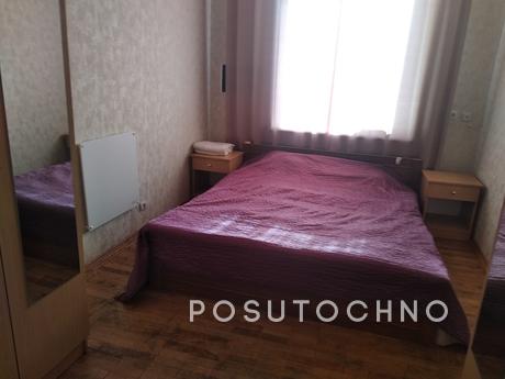 4 spacious bedrooms on the Bessarabian, Kyiv - apartment by the day