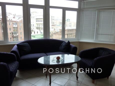 expensive and stilno.4 room, Kyiv - apartment by the day