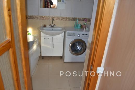 Big house with garden, 800 m. To the sea, Yevpatoriya - apartment by the day