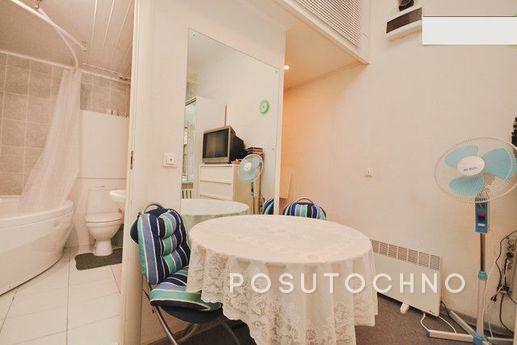 three square-ry center of St. Petersburg, Saint Petersburg - apartment by the day