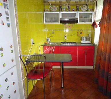 3-room apartment renovated, 5 minutes walk from obolon m, 4 