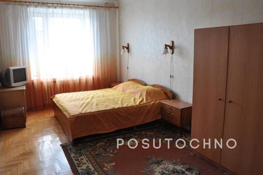 Clean, comfortable three-bedroom apartme, Kharkiv - apartment by the day